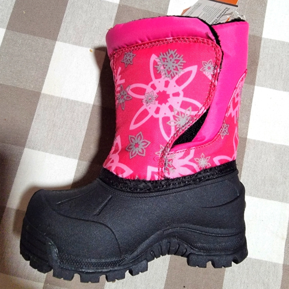 Brand new Snow boots with the box 📦
